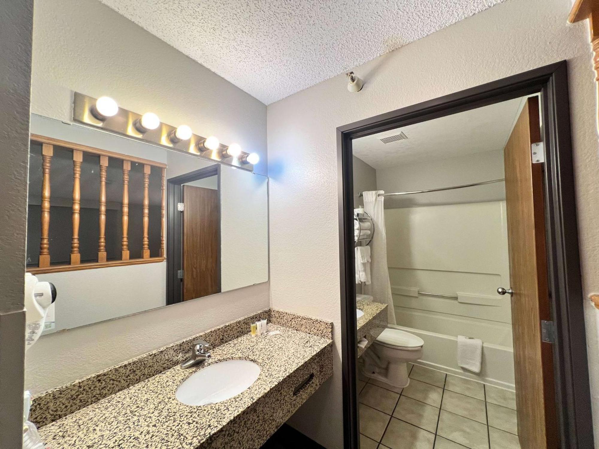 Clearfield Antelope Inn & Suites מראה חיצוני תמונה