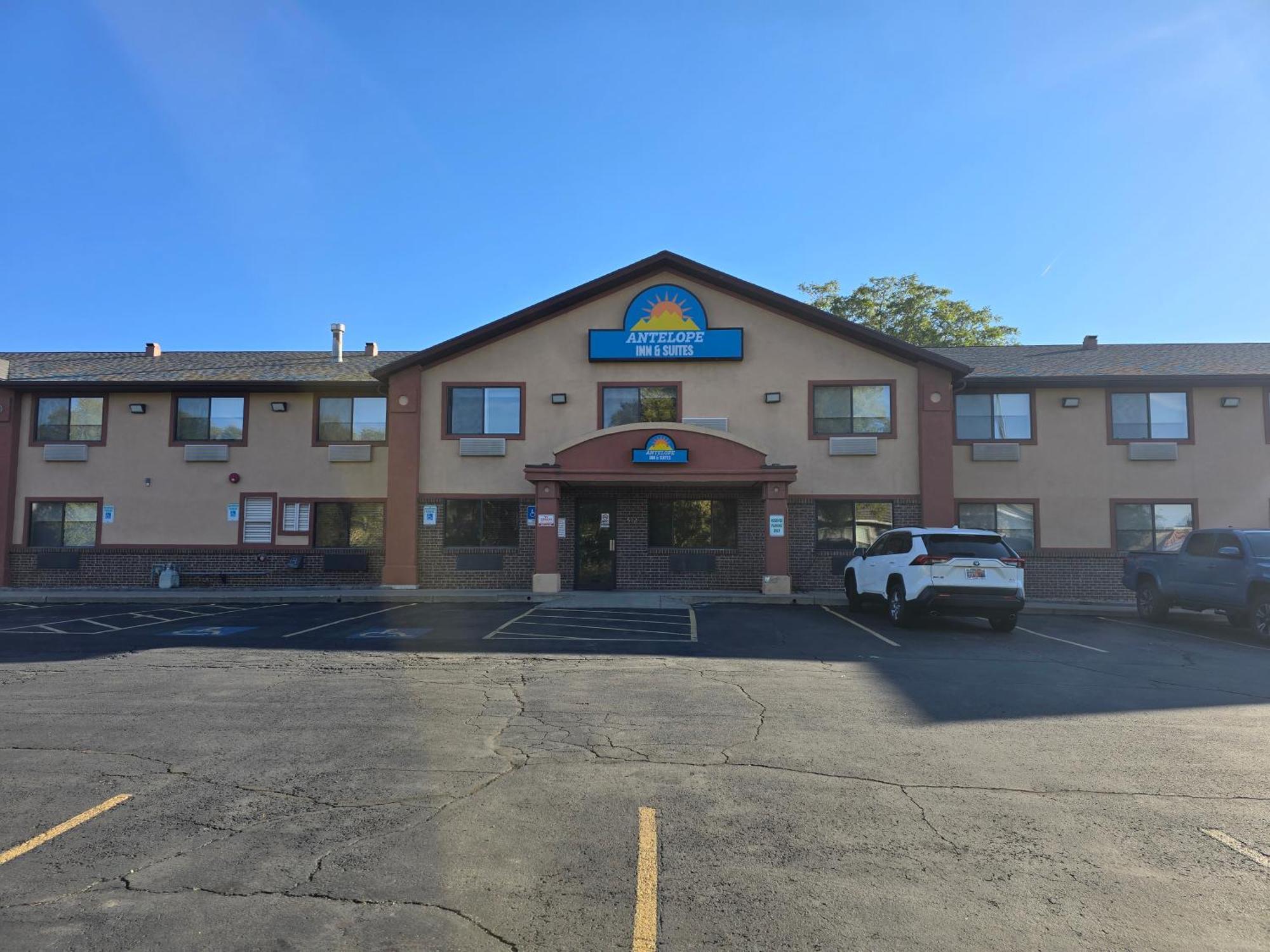Clearfield Antelope Inn & Suites מראה חיצוני תמונה