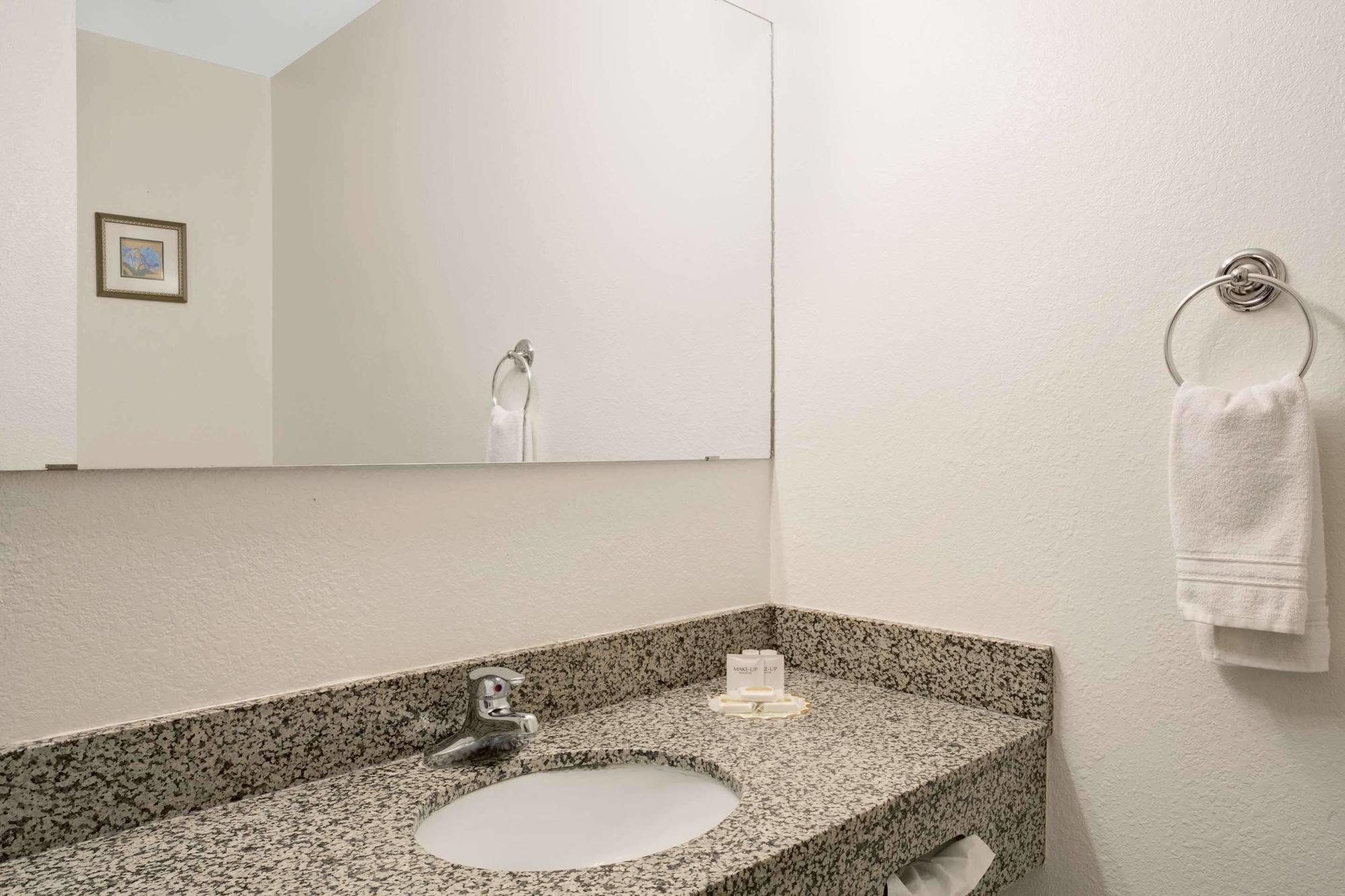 Clearfield Antelope Inn & Suites מראה חיצוני תמונה